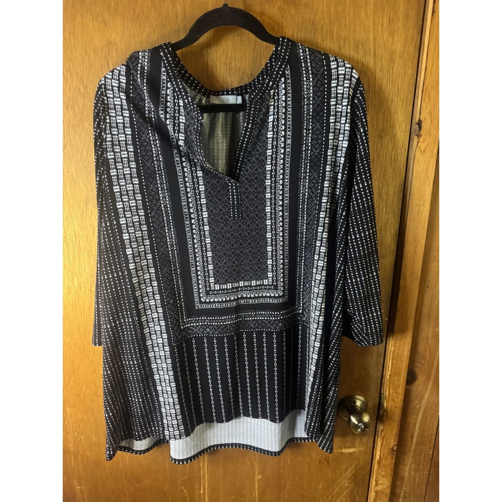 Dalia Women 2X Black White Geometric Split Neck Tunic Blouse MSX9750-63UPZ81